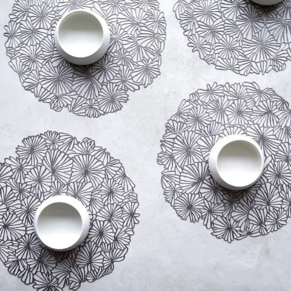Chilewich Daisy Round Placemat Gunmetal Divertimenti