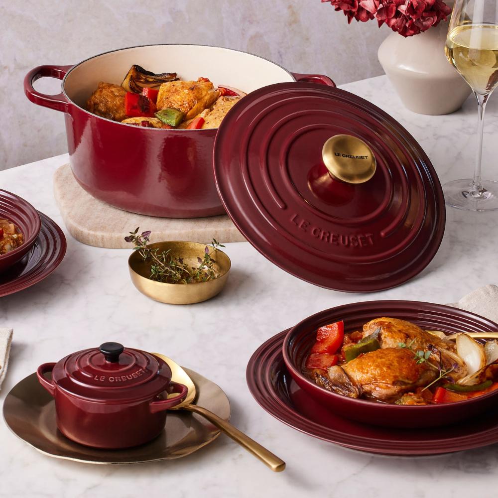 Le Creuset Signature Round Casserole - 24cm Garnet | Divertimenti