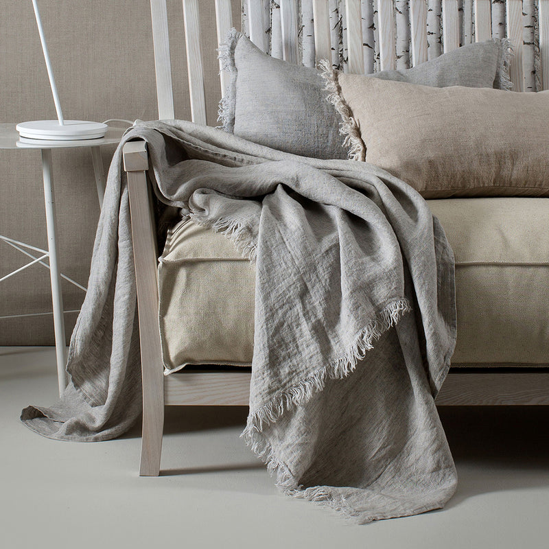 Himla Levelin Tablecloth - Throw/Silver