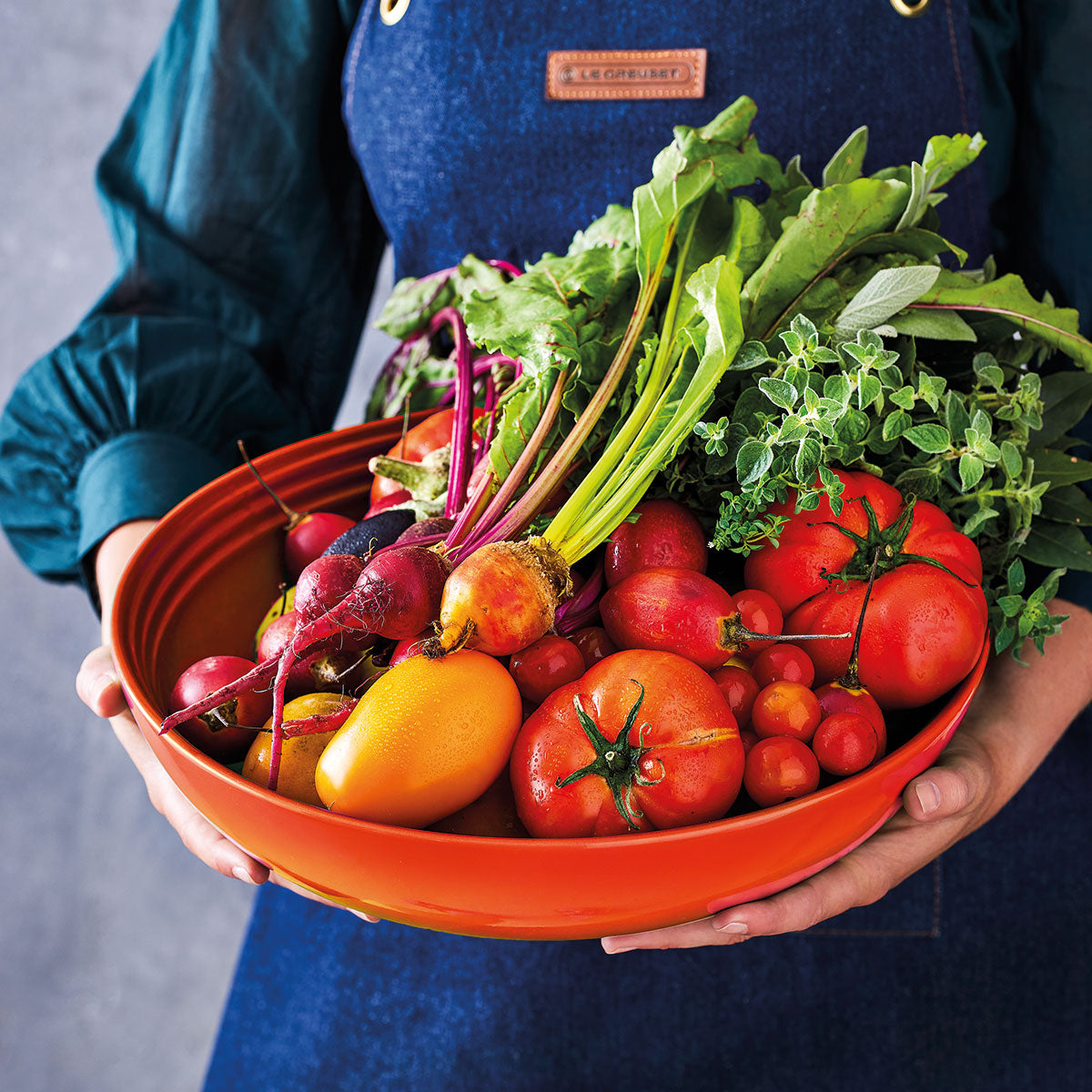 Le Creuset Pasta/Salad Oval Serving Bowl Volcanic Divertimenti