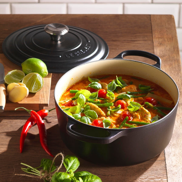 Le Creuset Signature Round Cocotte - 28cm Satin Black