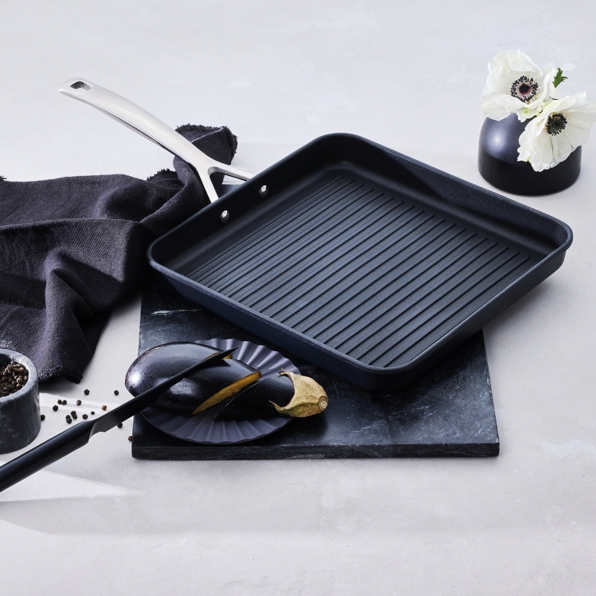 Le Creuset Toughened Non - Stick Ribbed Square Grill - 28cm